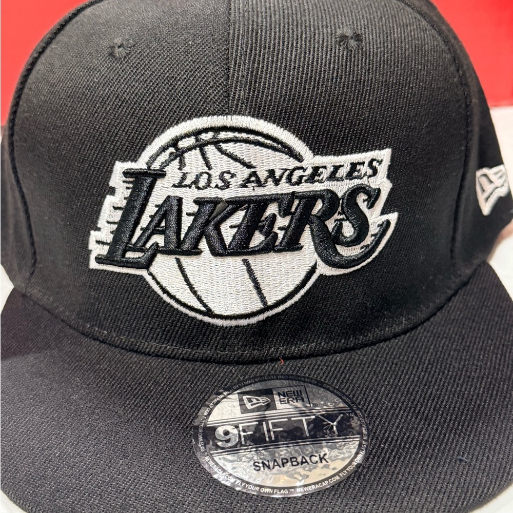 Los Angeles Lakers New Era Black 9FIFTY Snapback Cap